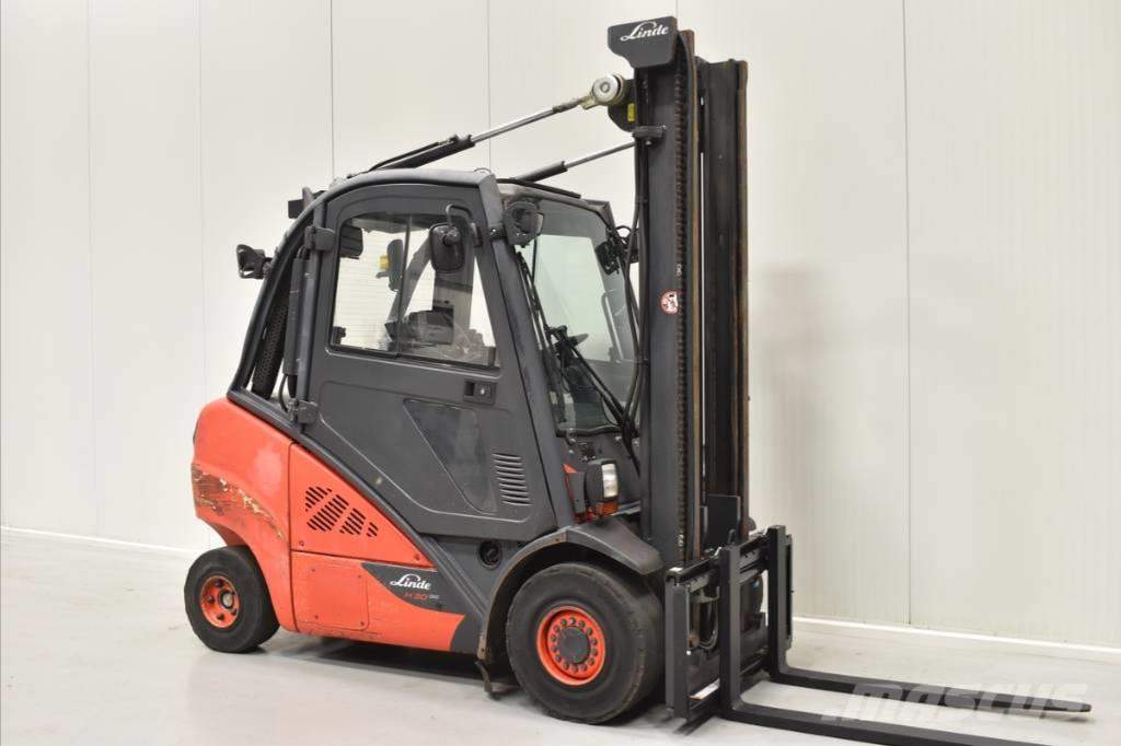 LINDE H 30 D-02 - Dieselové vozíky